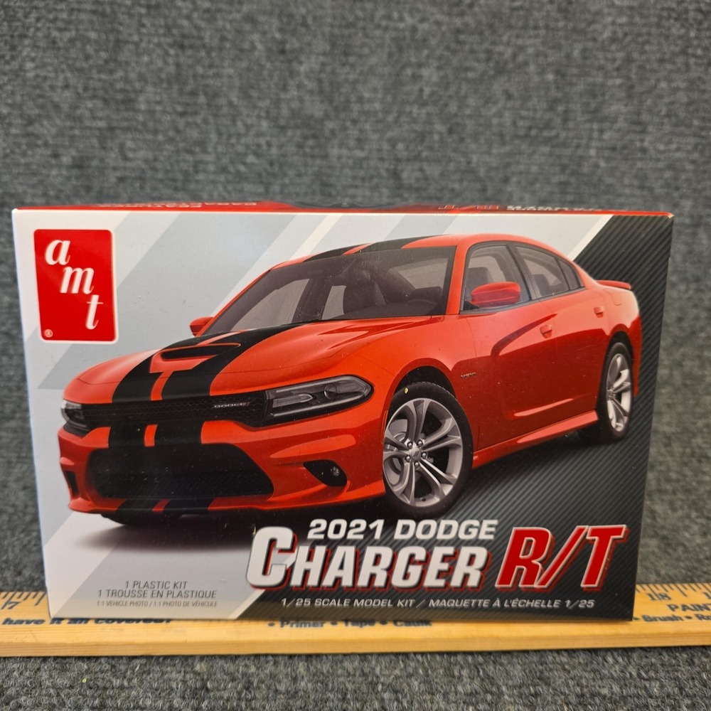 AMT 2021 Dodge‎ Charger R/T 1/25 Plastic Model Car Kit New Red 144 Parts Skill 2